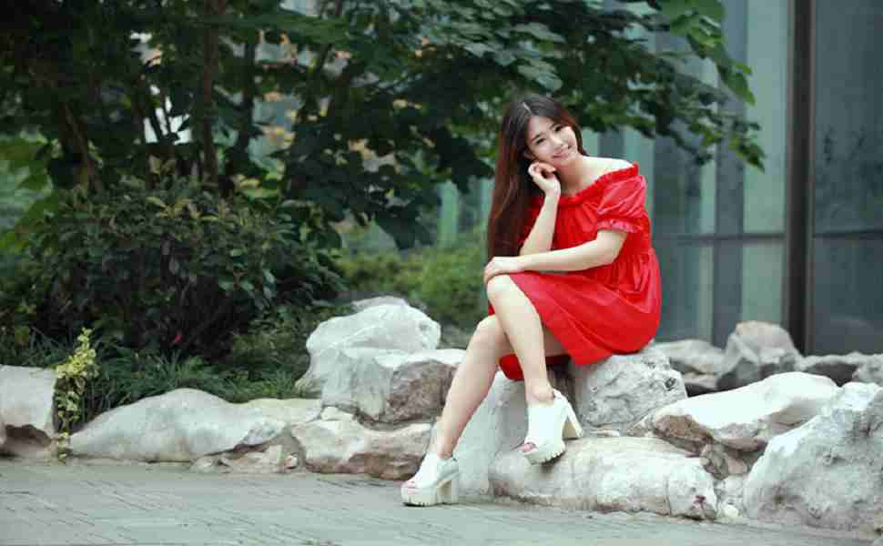 ADDYY 与 Nike 股票分红对比：谁更适合股息投资者